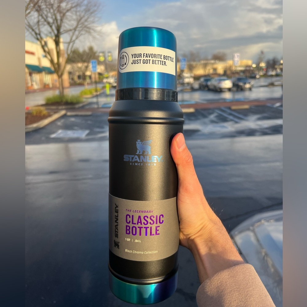 NWT STANLEY THERMOS BLACK CHROMA EDITION 1 QUART